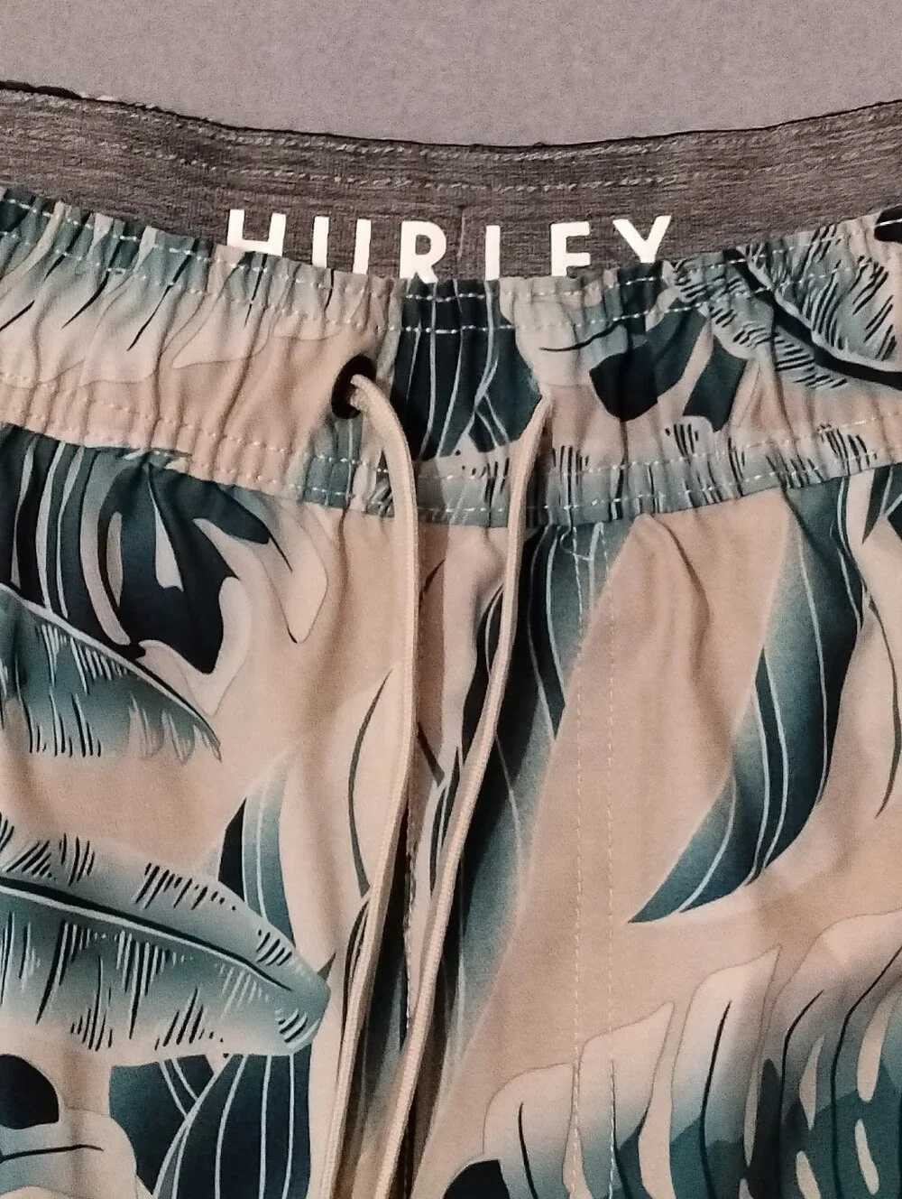 Hurley Compression Lined 8 Inseam Floral Print Elastic Waist Beach Shorts Large